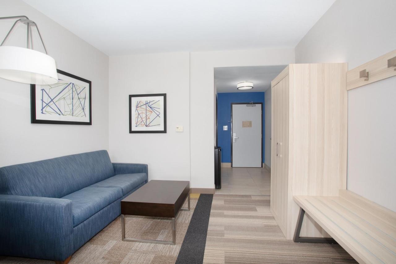 Holiday Inn Express & Suites Phoenix Glendale Dist By Ihg Стая снимка