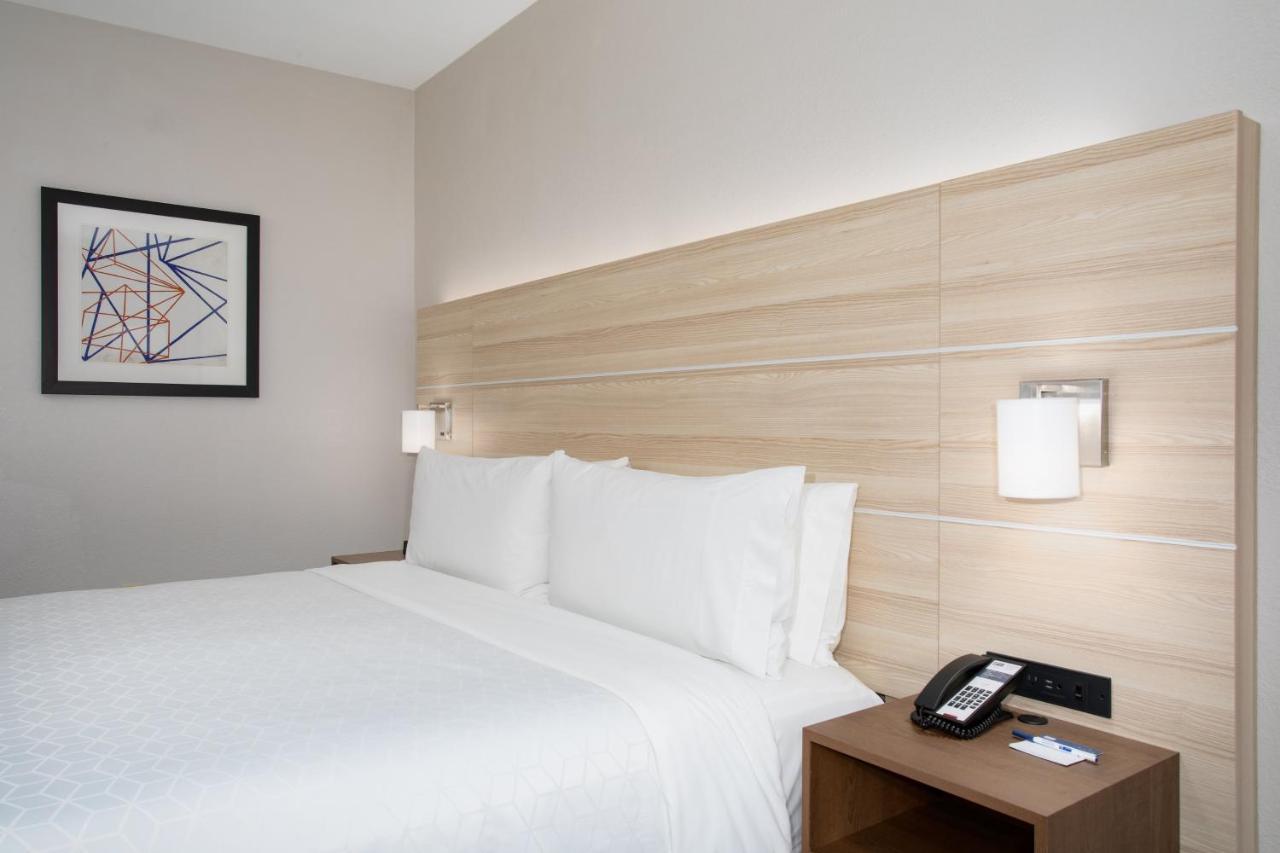 Holiday Inn Express & Suites Phoenix Glendale Dist By Ihg Екстериор снимка