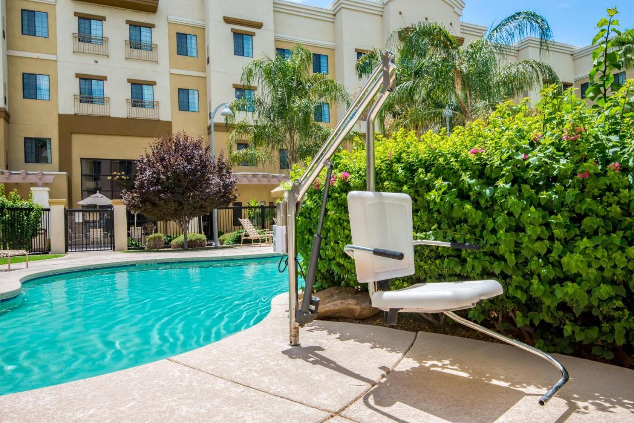 Holiday Inn Express & Suites Phoenix Glendale Dist By Ihg Екстериор снимка