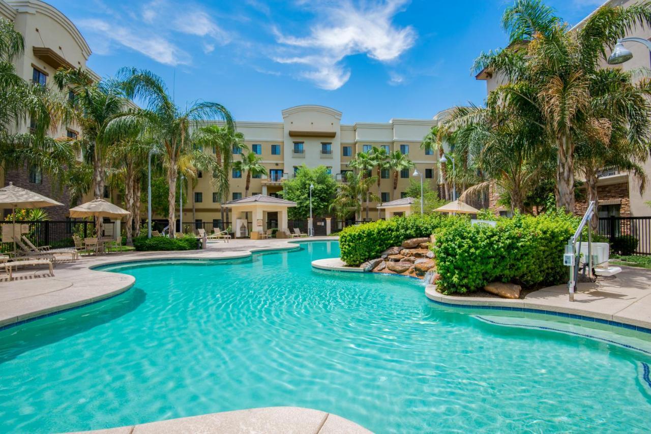 Holiday Inn Express & Suites Phoenix Glendale Dist By Ihg Екстериор снимка