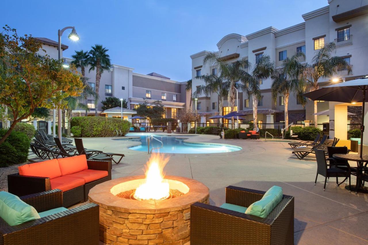 Holiday Inn Express & Suites Phoenix Glendale Dist By Ihg Екстериор снимка