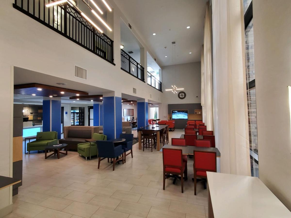 Holiday Inn Express & Suites Phoenix Glendale Dist By Ihg Екстериор снимка