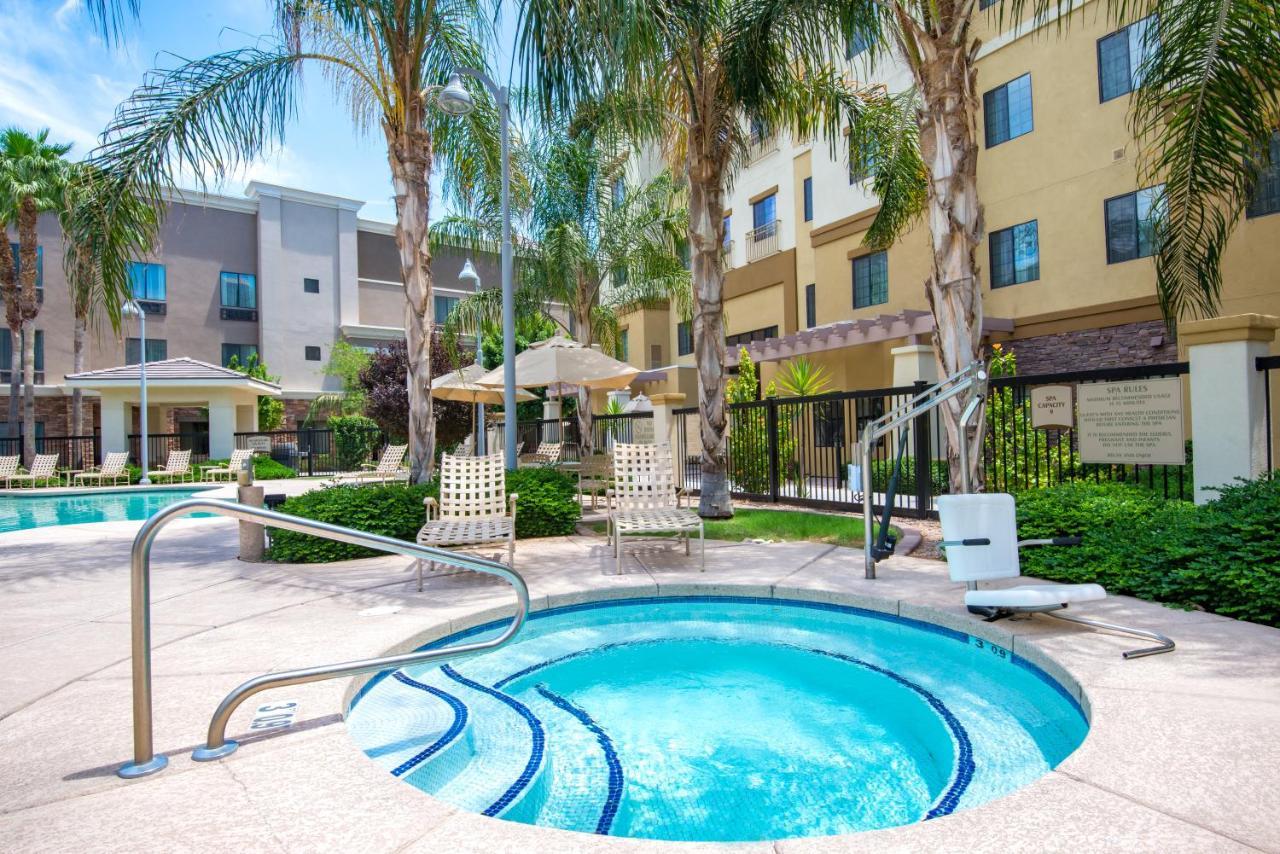 Holiday Inn Express & Suites Phoenix Glendale Dist By Ihg Екстериор снимка