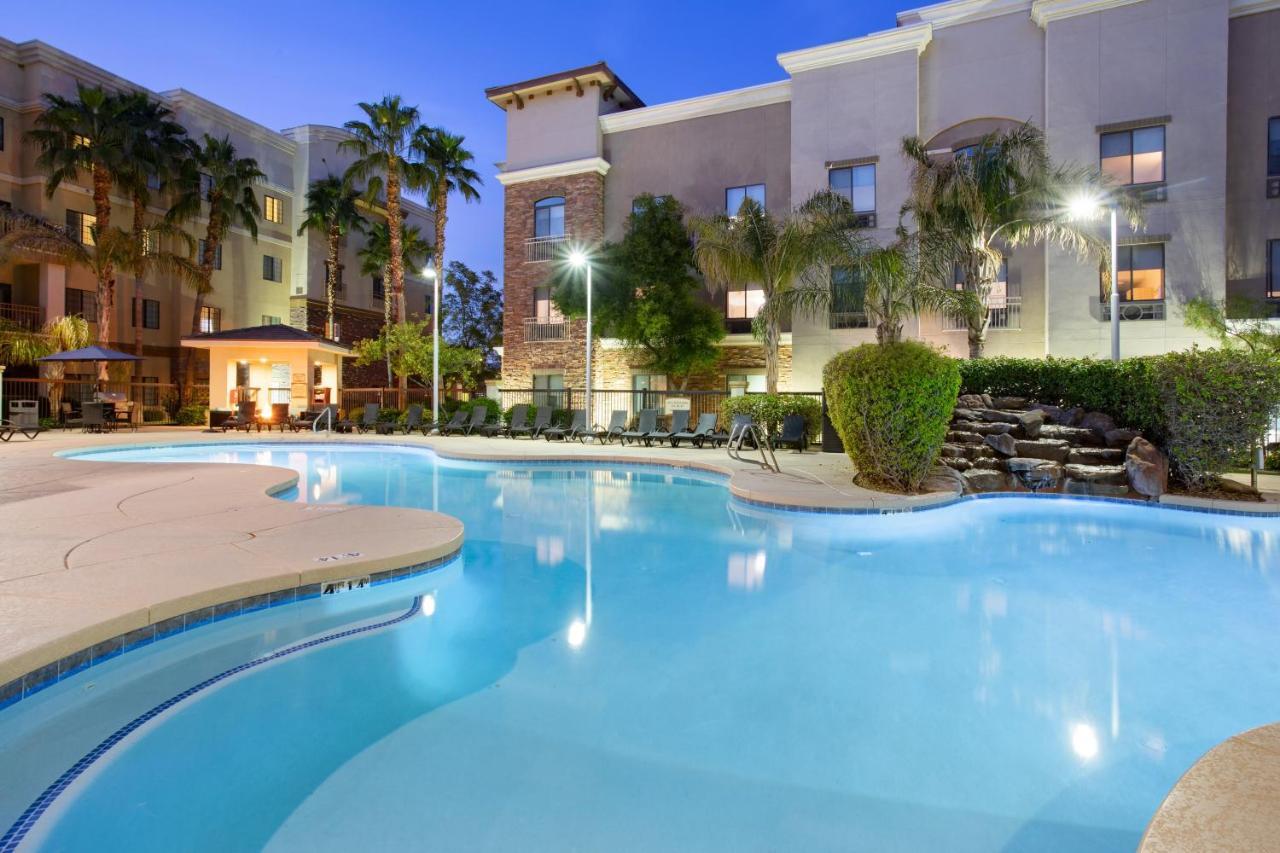 Holiday Inn Express & Suites Phoenix Glendale Dist By Ihg Екстериор снимка